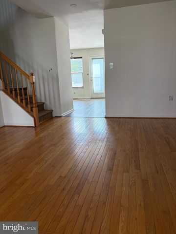 14647 SEASONS DR, Centreville, VA 20120