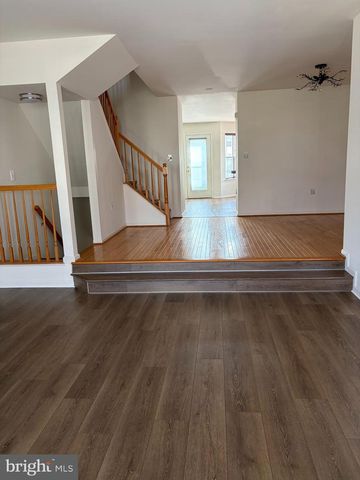 14647 SEASONS DR, Centreville, VA 20120