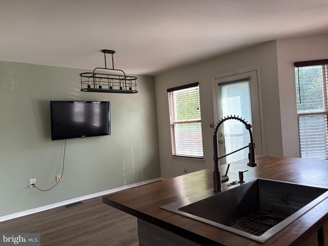 14647 SEASONS DR, Centreville, VA 20120