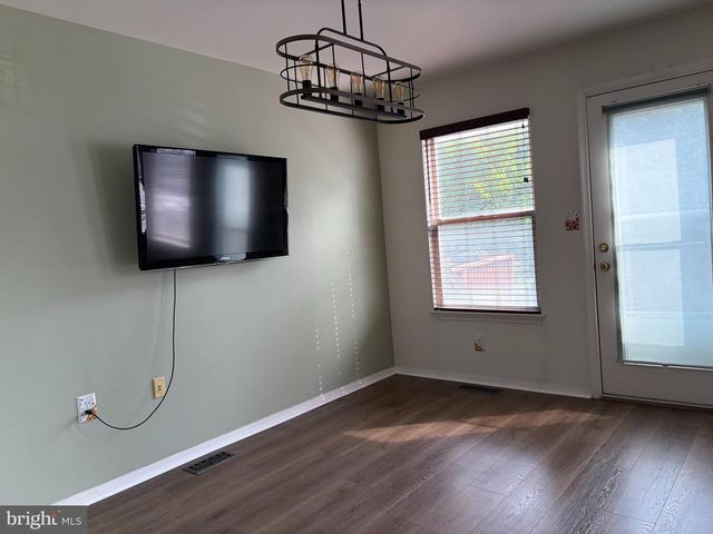 14647 SEASONS DR, Centreville, VA 20120