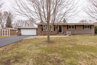 22171 W Pineview Drive, Antioch, IL 60002
