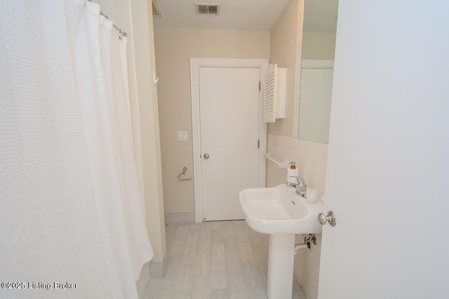 711 W Main St J, Louisville, KY 40202