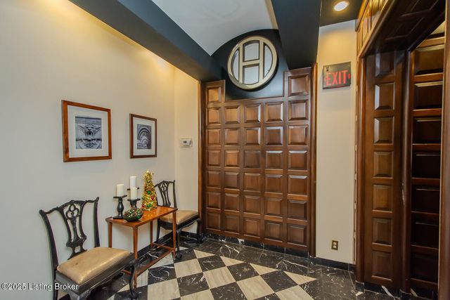 711 W Main St J, Louisville, KY 40202