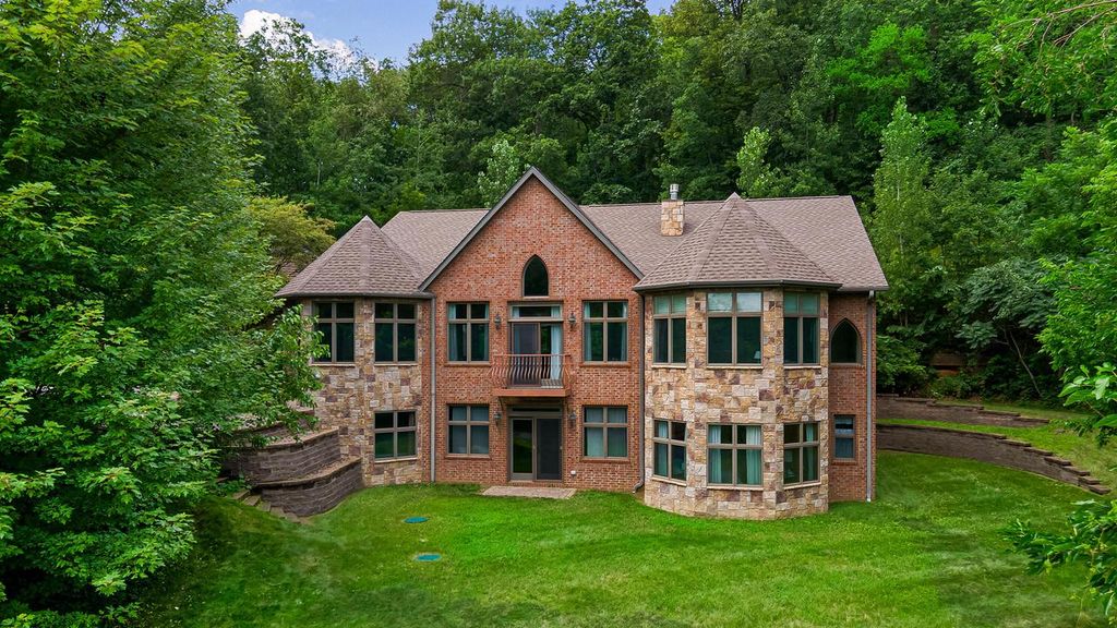 46770 Waas Valley DRIVE, La Crescent, MN 55947