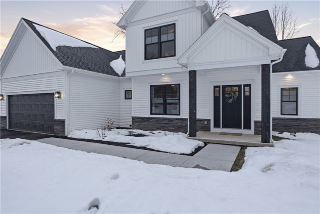 5 Tall Castle Lane, Penfield, NY 14526