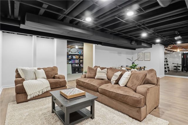 5 Tall Castle Lane, Penfield, NY 14526