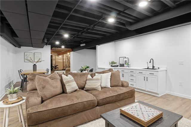 5 Tall Castle Lane, Penfield, NY 14526