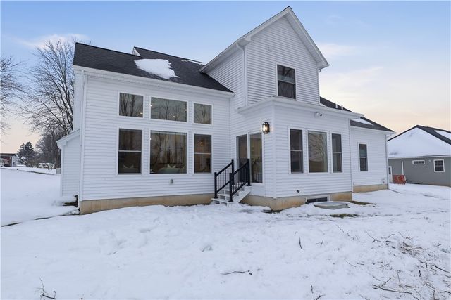 5 Tall Castle Lane, Penfield, NY 14526