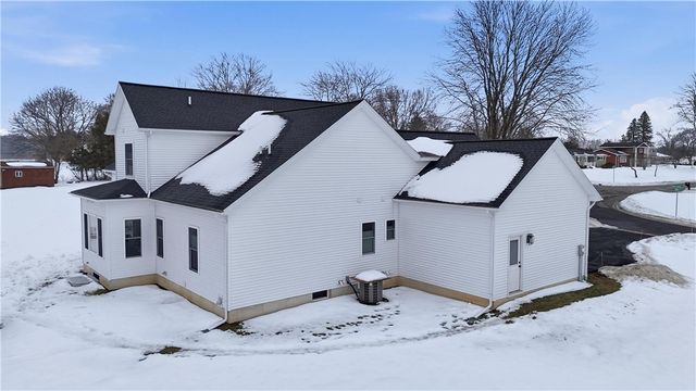 5 Tall Castle Lane, Penfield, NY 14526