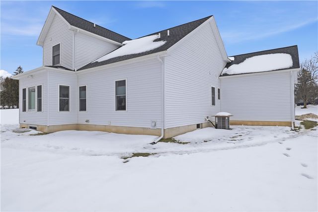 5 Tall Castle Lane, Penfield, NY 14526