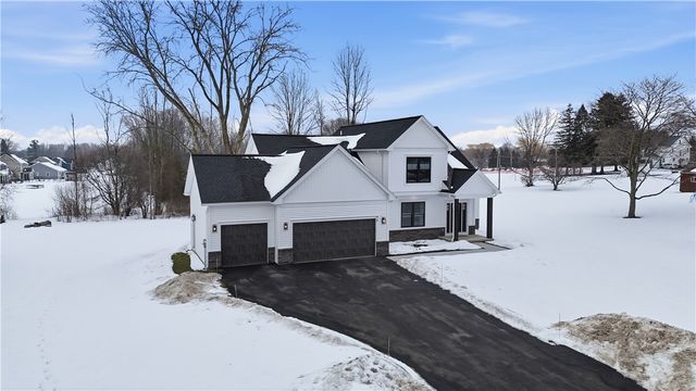 5 Tall Castle Lane, Penfield, NY 14526