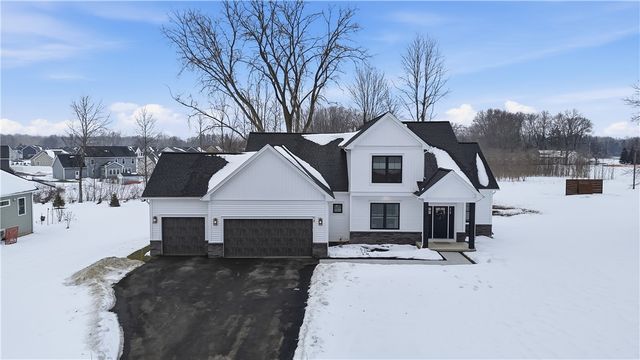 5 Tall Castle Lane, Penfield, NY 14526