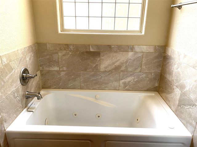 132 Akaloa DR, Bastrop, TX 78602
