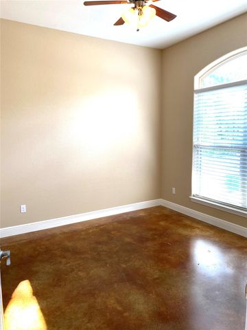 132 Akaloa DR, Bastrop, TX 78602