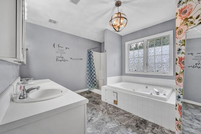 175 Wellington LN, Daleville, VA 24083