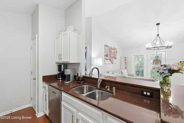 9419 Magnolia Ridge Dr 202, Louisville, KY 40291