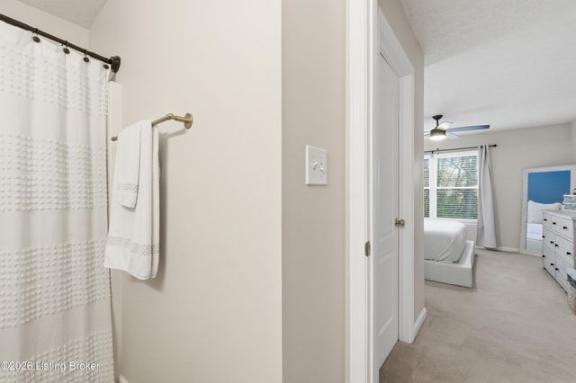 9419 Magnolia Ridge Dr 202, Louisville, KY 40291