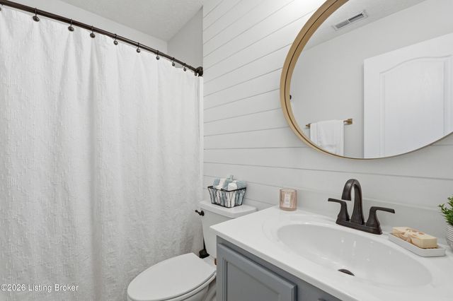 9419 Magnolia Ridge Dr 202, Louisville, KY 40291