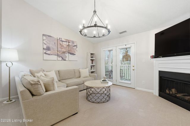 9419 Magnolia Ridge Dr 202, Louisville, KY 40291