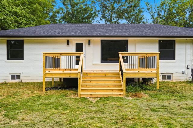 1020 Golf Course Ln, Ashland City, TN 37015