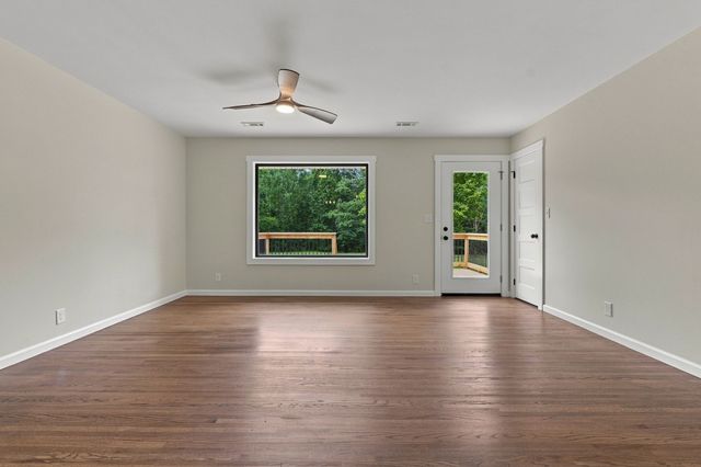 1020 Golf Course Ln, Ashland City, TN 37015