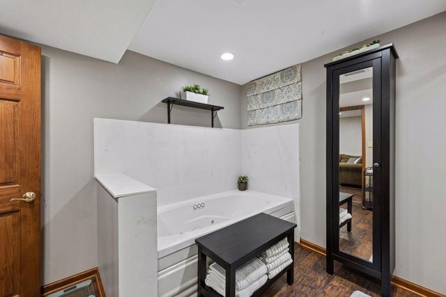 7220 Monardo Lane, Edina, MN 55435