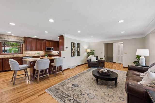 7220 Monardo Lane, Edina, MN 55435