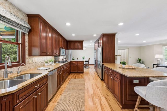 7220 Monardo Lane, Edina, MN 55435