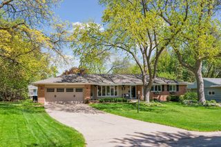 7220 Monardo Lane, Edina, MN 55435