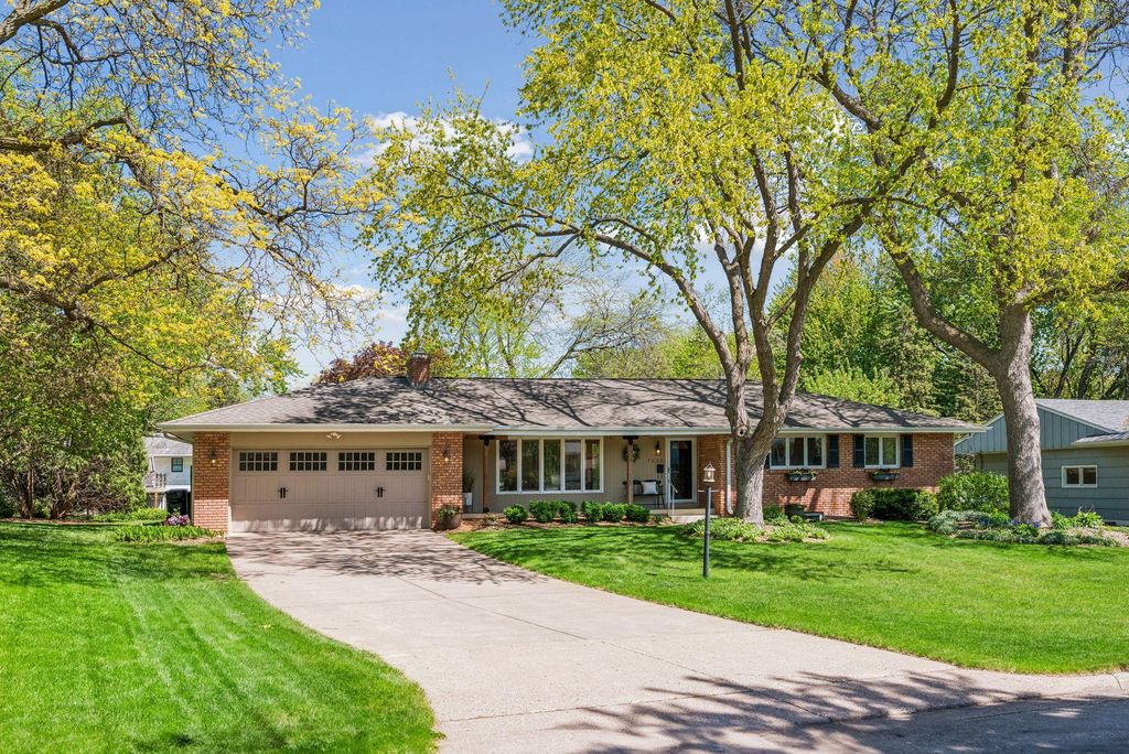 7220 Monardo Lane, Edina, MN 55435