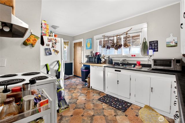 12260 Des Moines Memorial Drive S, Seattle, WA 98168