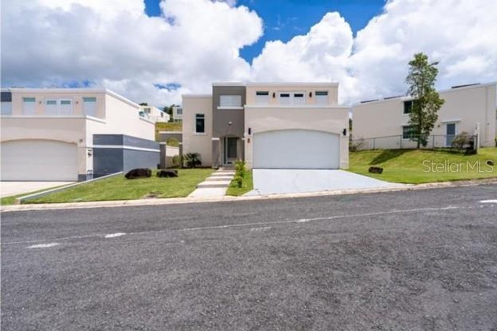 114 SENDERO LARGO STREET, Canovanas, PR 00729