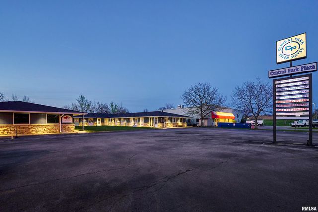 2906 W CENTRAL PARK Avenue, Davenport, IA 52804