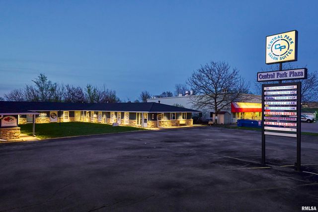 2906 W CENTRAL PARK Avenue, Davenport, IA 52804