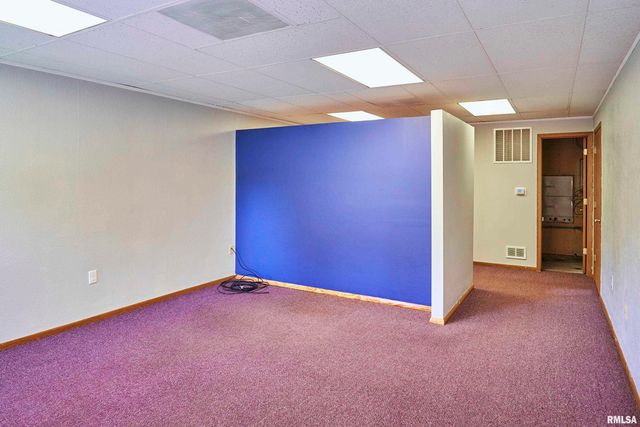 2906 W CENTRAL PARK Avenue, Davenport, IA 52804