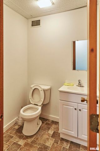 2906 W CENTRAL PARK Avenue, Davenport, IA 52804