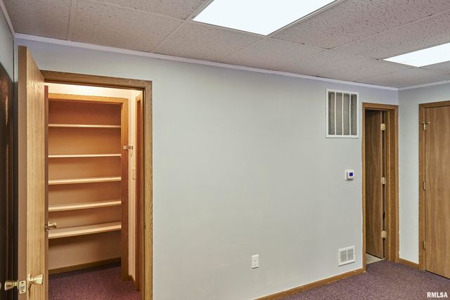 2906 W CENTRAL PARK Avenue, Davenport, IA 52804