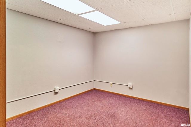 2906 W CENTRAL PARK Avenue, Davenport, IA 52804