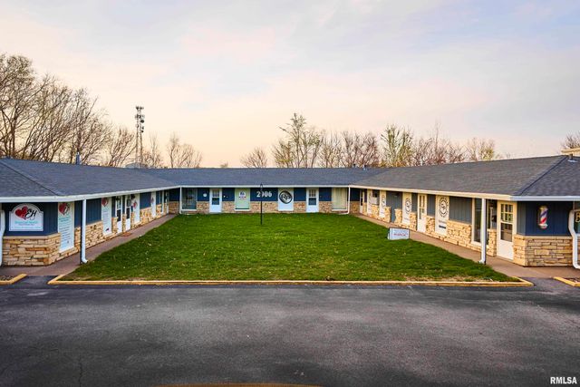 2906 W CENTRAL PARK Avenue, Davenport, IA 52804