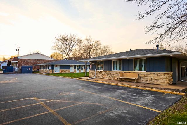 2906 W CENTRAL PARK Avenue, Davenport, IA 52804