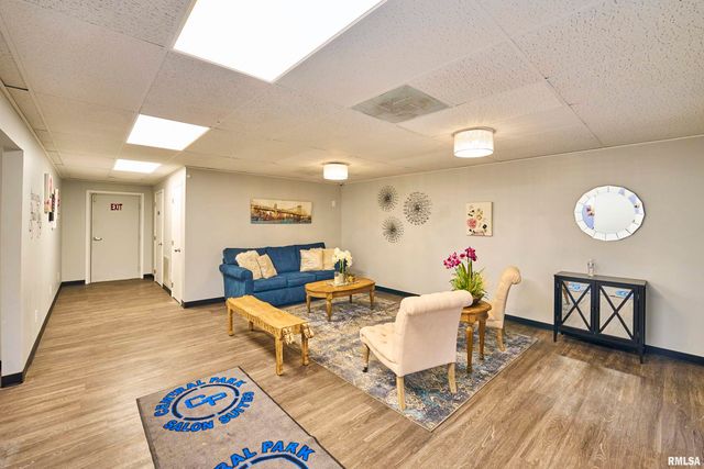 2906 W CENTRAL PARK Avenue, Davenport, IA 52804