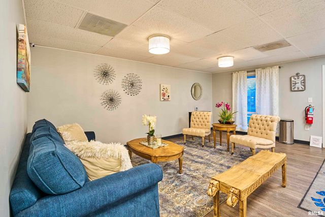 2906 W CENTRAL PARK Avenue, Davenport, IA 52804