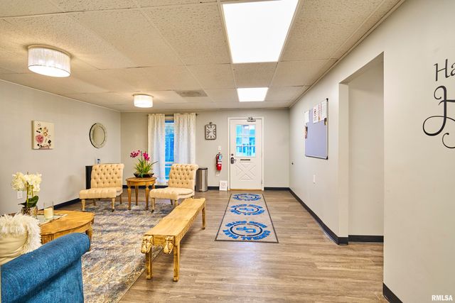 2906 W CENTRAL PARK Avenue, Davenport, IA 52804