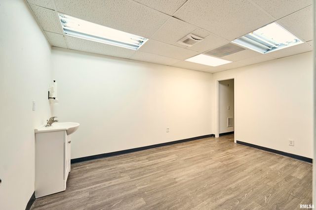 2906 W CENTRAL PARK Avenue, Davenport, IA 52804