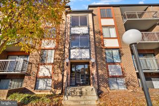 9728 KINGSBRIDGE DR #302, Fairfax, VA 22031