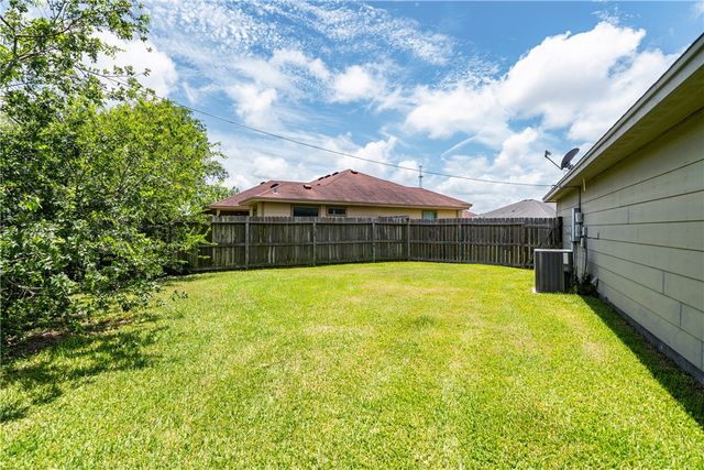 2706 Lake Rhapsody Dr, Corpus Christi, TX 78414