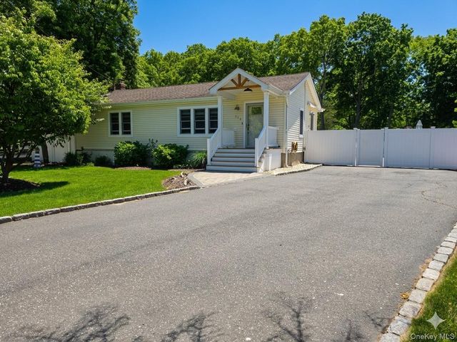 214 Pleasant Street, Ronkonkoma, NY 11779
