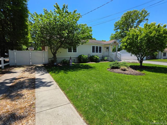 214 Pleasant Street, Ronkonkoma, NY 11779