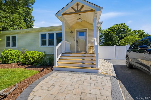 214 Pleasant Street, Ronkonkoma, NY 11779