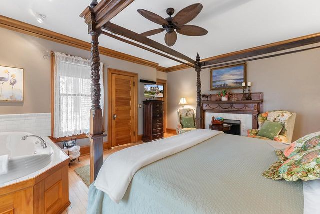 611 E Walnut Street, Horicon, WI 53032